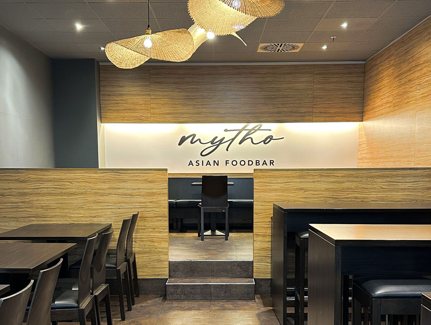 Mytho Asian Foodbar Kaufland Ludwigsburg zeigt Gastraum